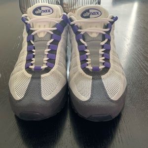 Men’s Nike Max Shoes with Nike matching t-shirt